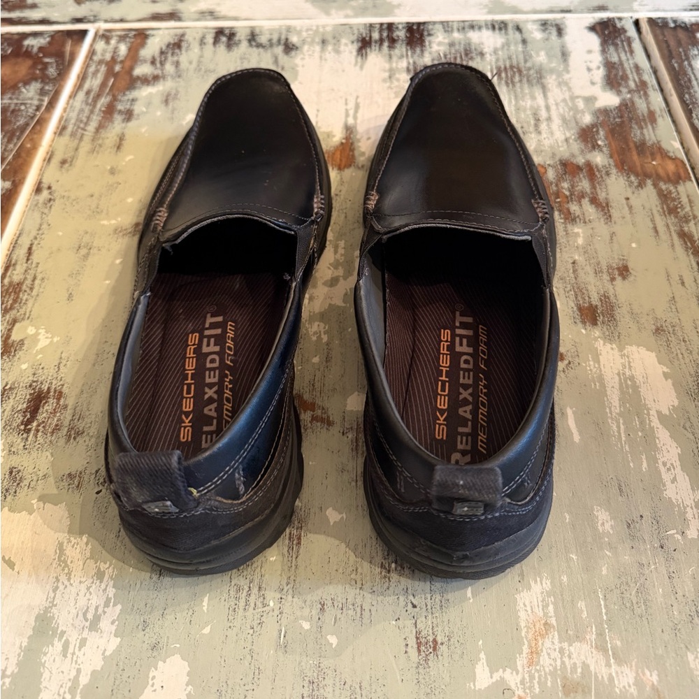 Men’s black loafers. Skechers relaxed fit memory foam. Size 10.